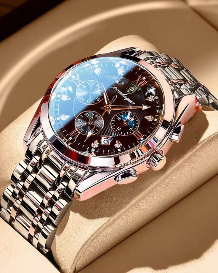 Luxury Silver Chronograph Men’s Quartz Watch with Multi-Dial Design